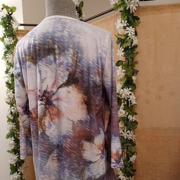 👕ARTW Embellished Tunic👕 - Picture 9 of 16